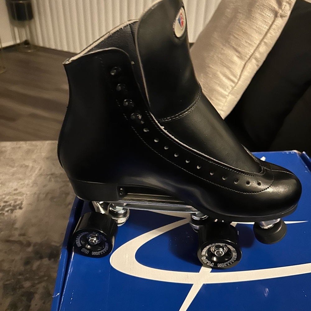 !!!!!NEW!!!! NEVER WORN!!!! Riedell men skates model 120 size 9 1/2
